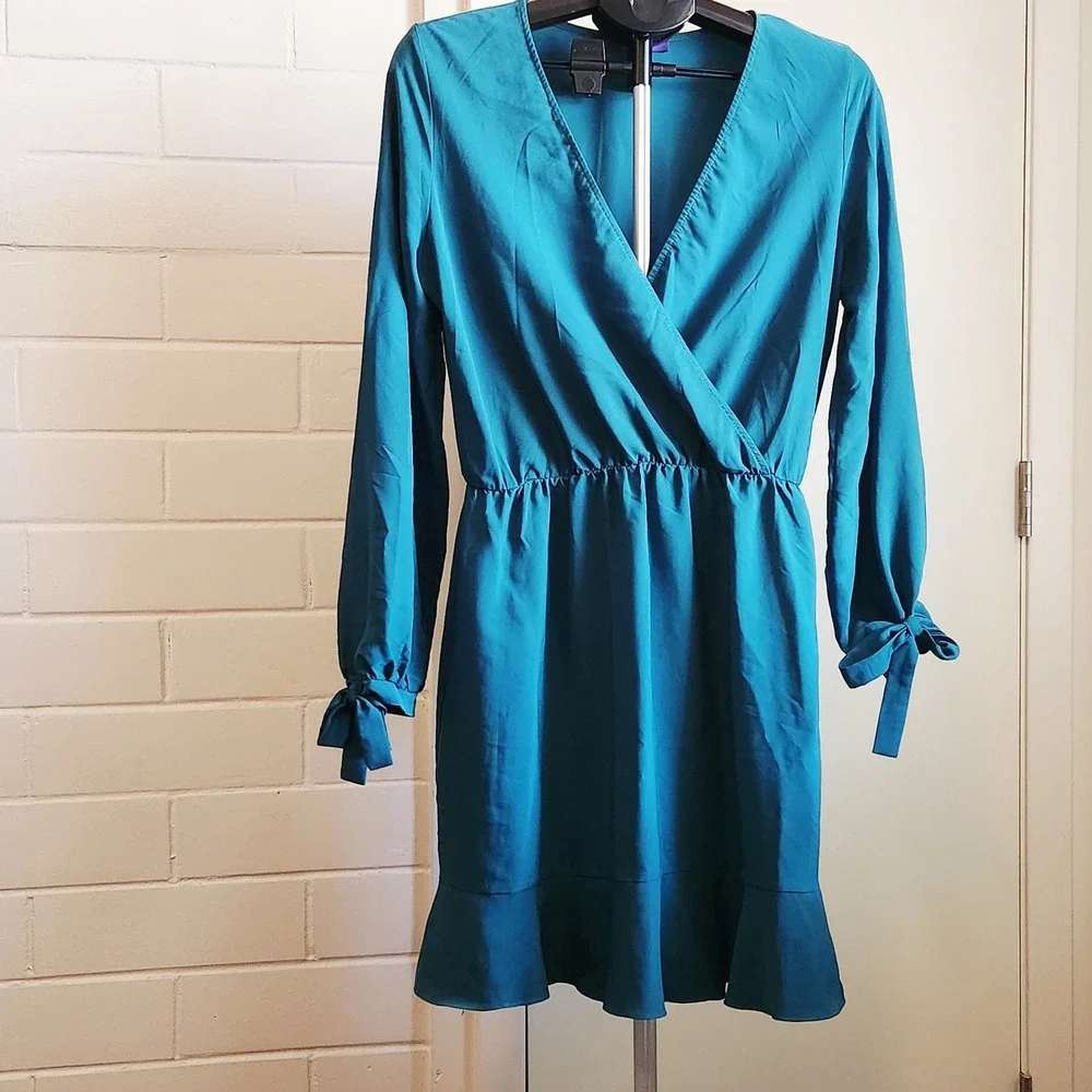 Madeline Sparklestein Teal V-Neck Ruffle‎ Hem Mini Dress Tie Cuff Long Sleeve L